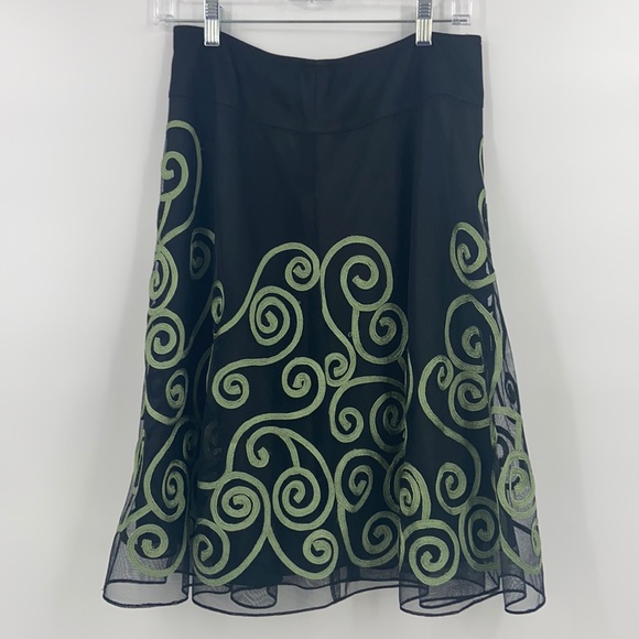 Kay Unger Dresses & Skirts - Kay Unger embroidered skirt size 6